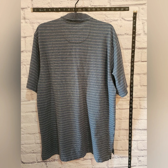 IZOD Golf shirt is a classic polo style with a sporty, casual design Size Large - Picture 2 of 4